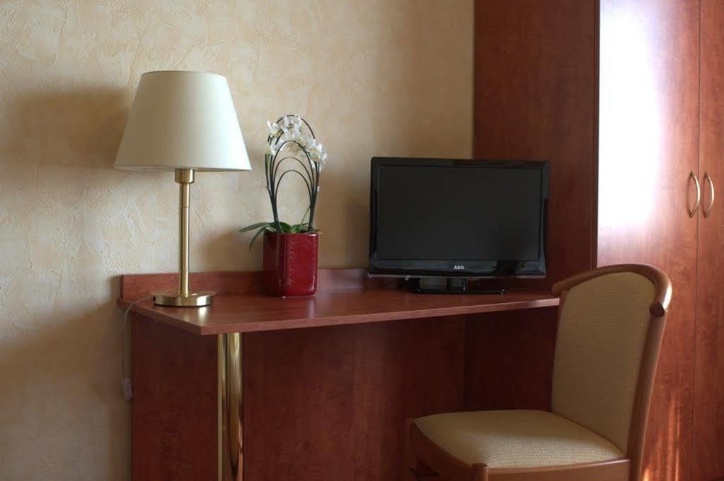 Hotel Restaurant Lenhsen Elmpt Exteriör bild