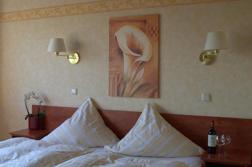 Hotel Restaurant Lenhsen Elmpt Exteriör bild